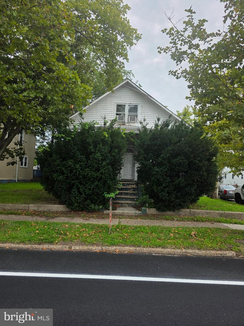 725 Hessian Ave Property Photo 1
