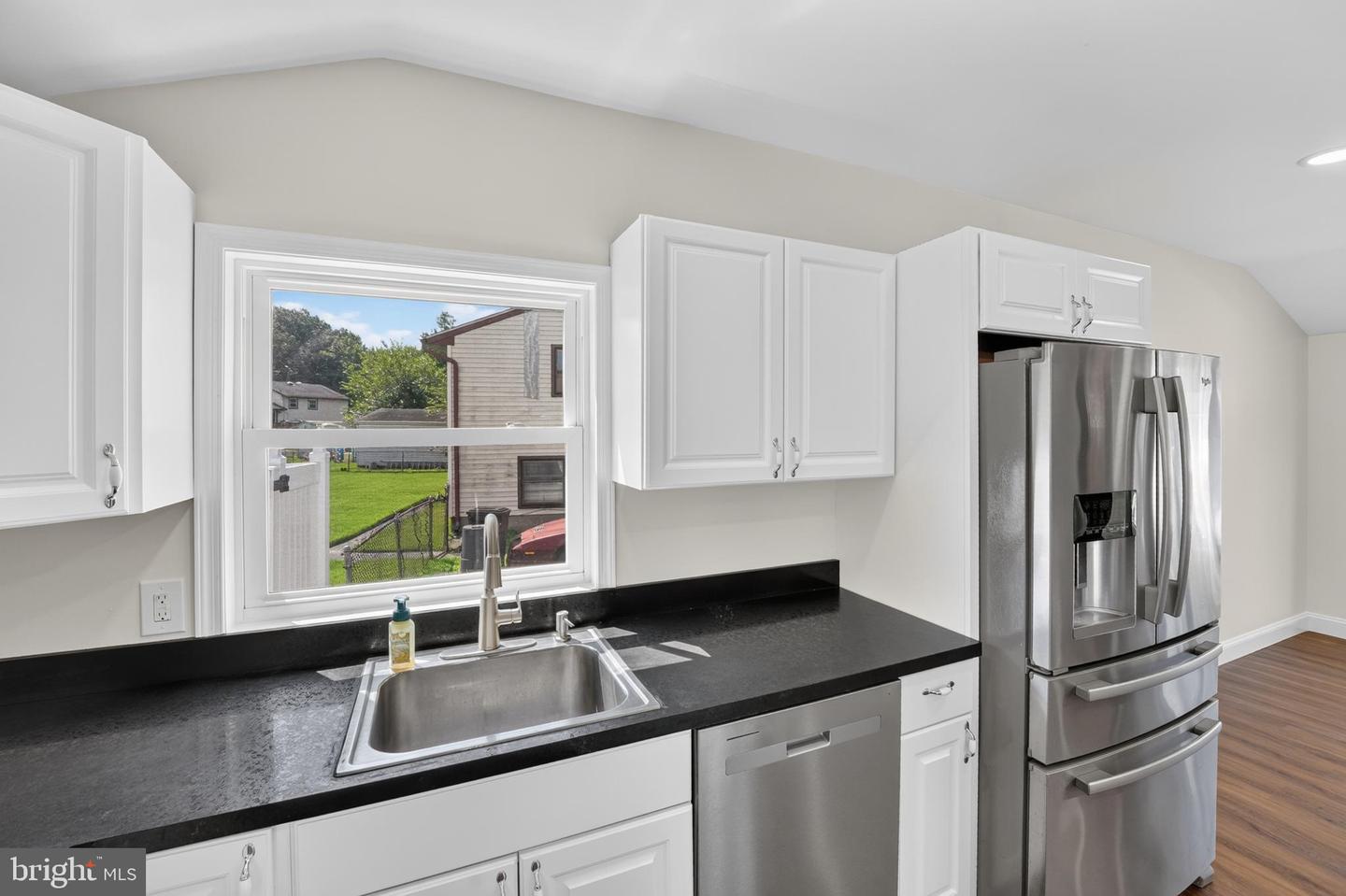 237 Windsor Ln Property Photo 6