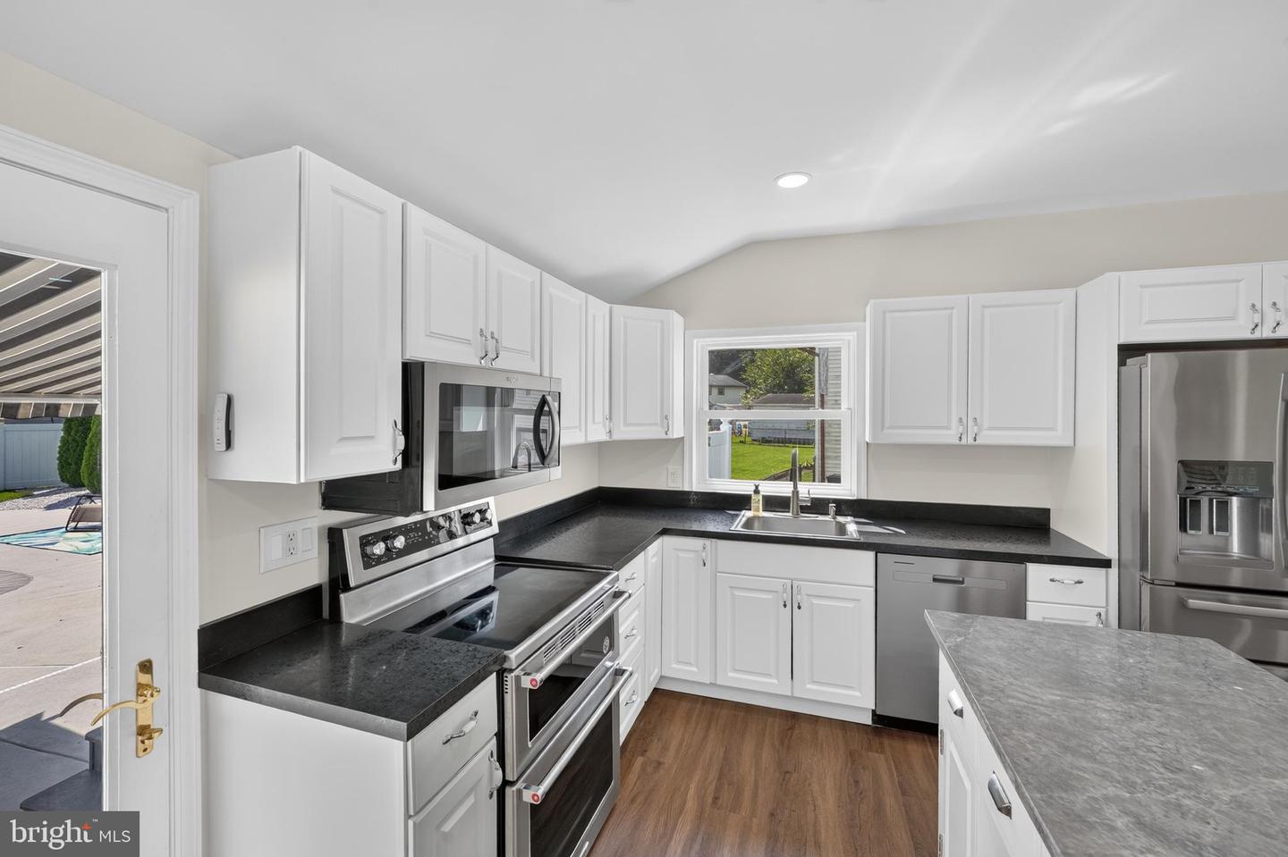 237 Windsor Ln Property Photo 10