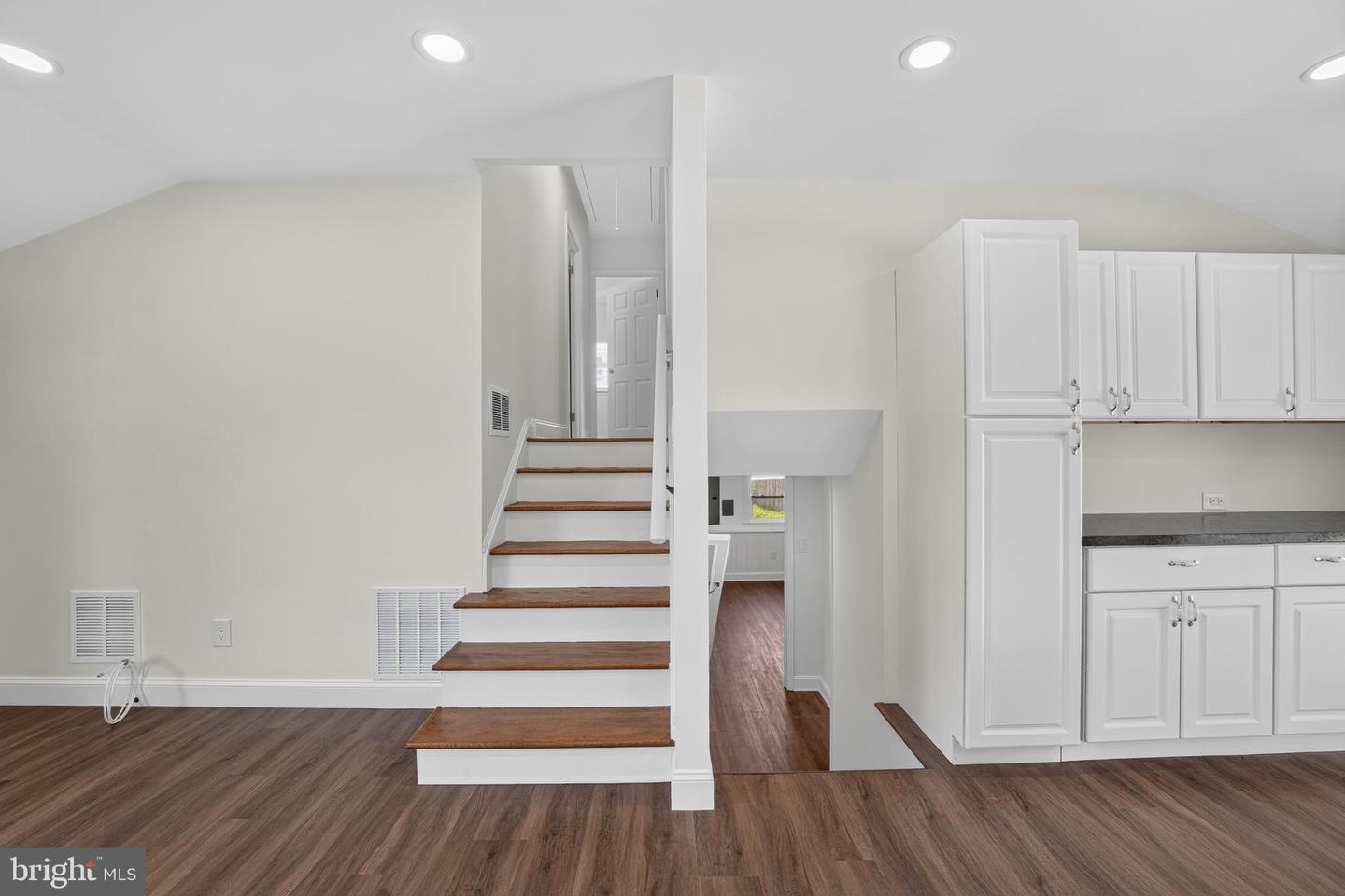 237 Windsor Ln Property Photo 18