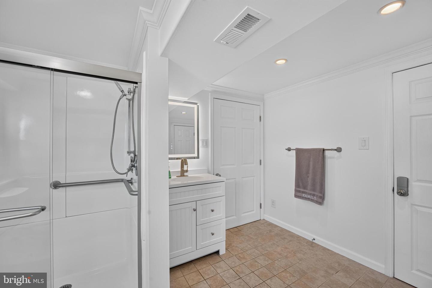 237 Windsor Ln Property Photo 20