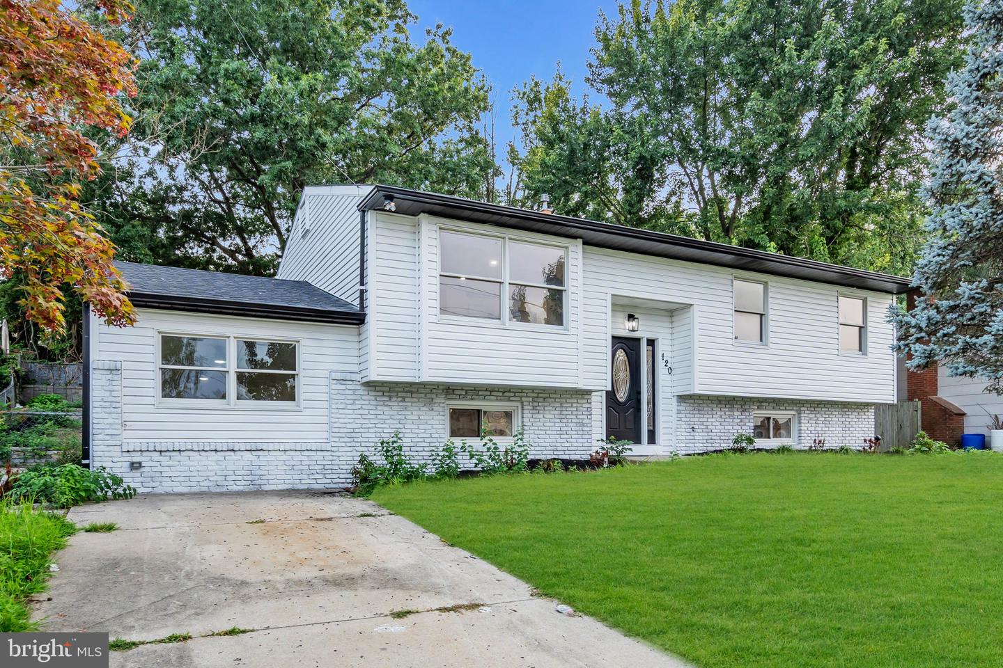 120 Moore St Property Photo 2