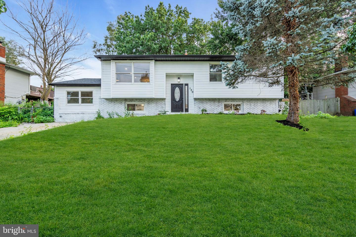 120 Moore St Property Photo 4