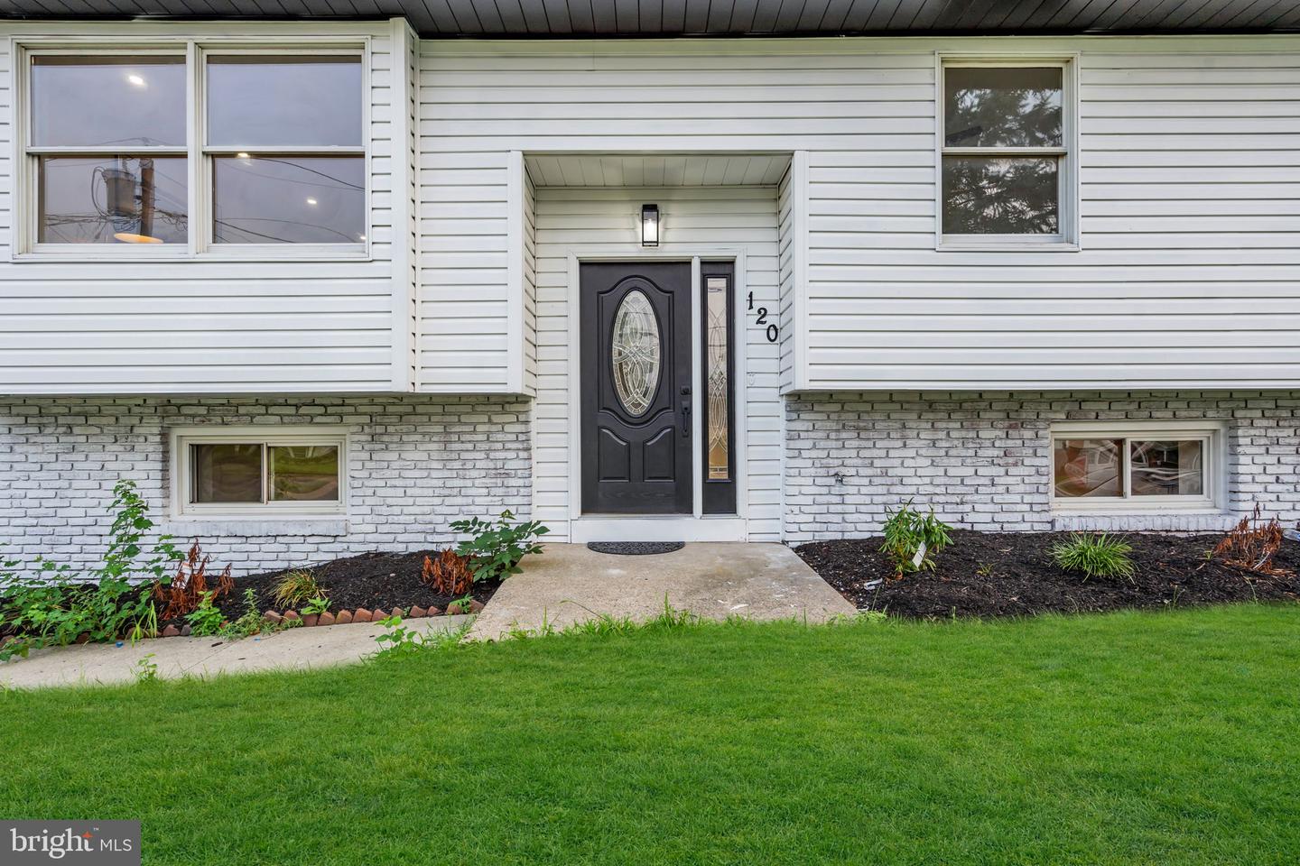 120 Moore St Property Photo 7