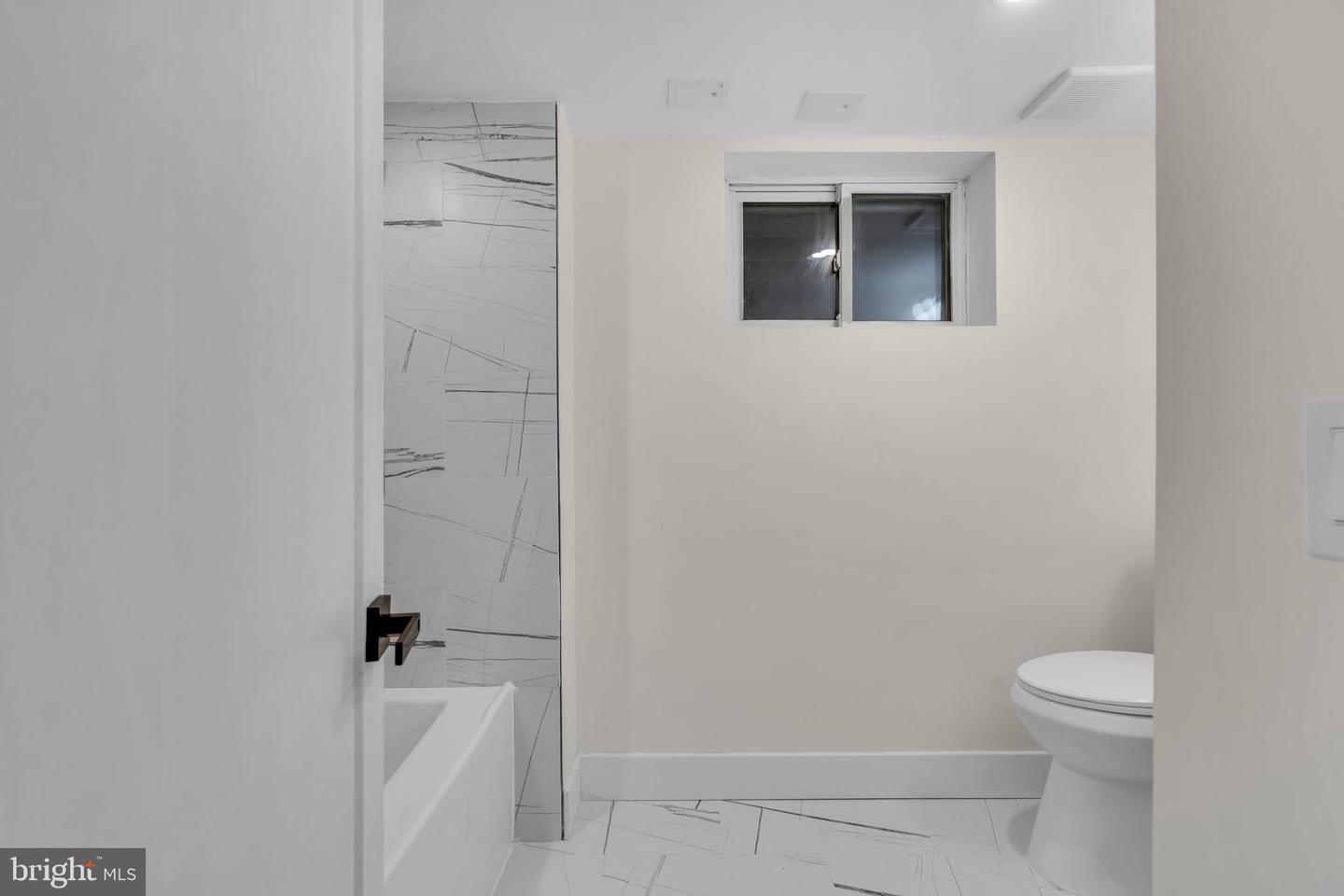 120 Moore St Property Photo 23