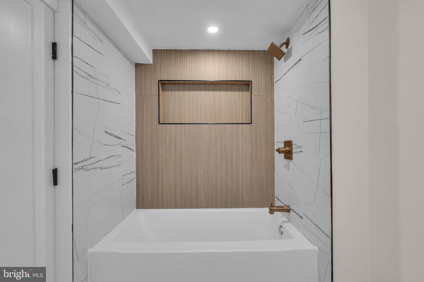 120 Moore St Property Photo 25