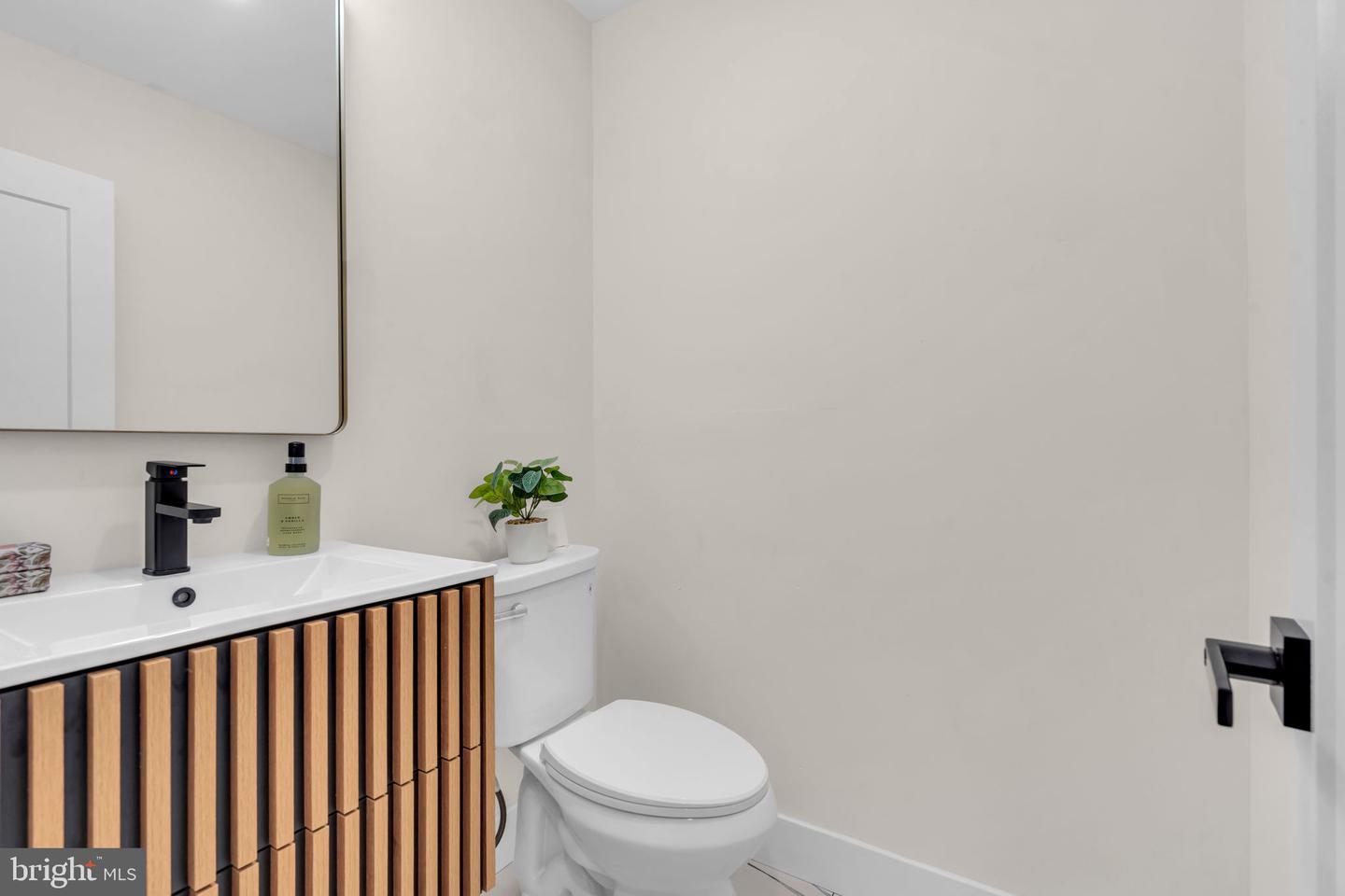 120 Moore St Property Photo 52