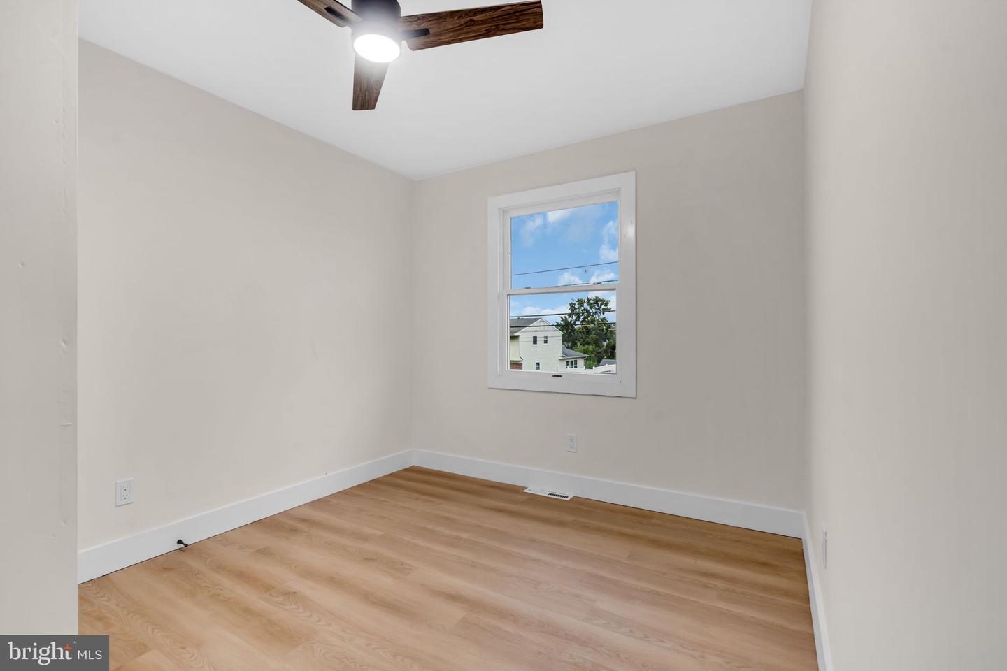120 Moore St Property Photo 53