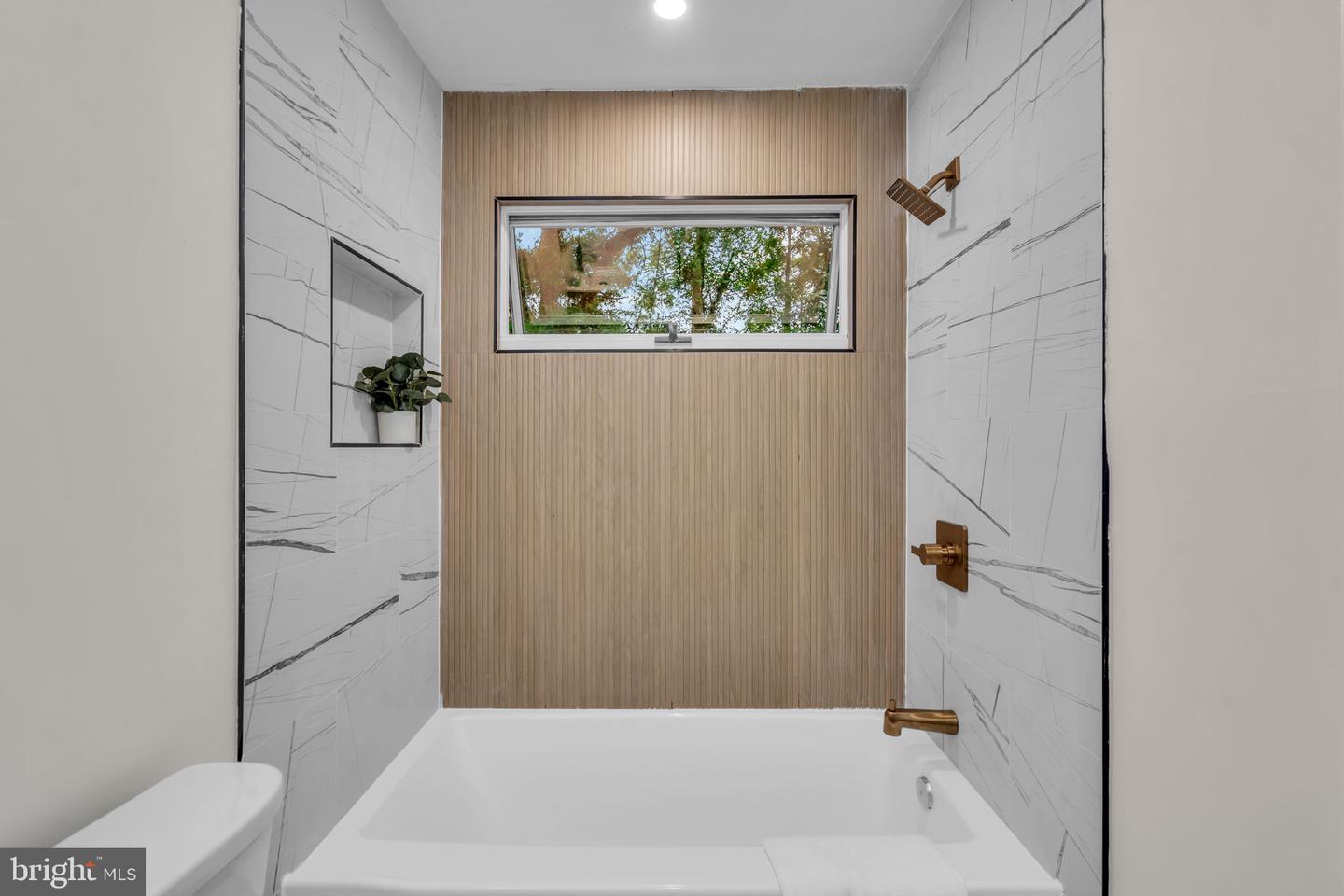 120 Moore St Property Photo 61