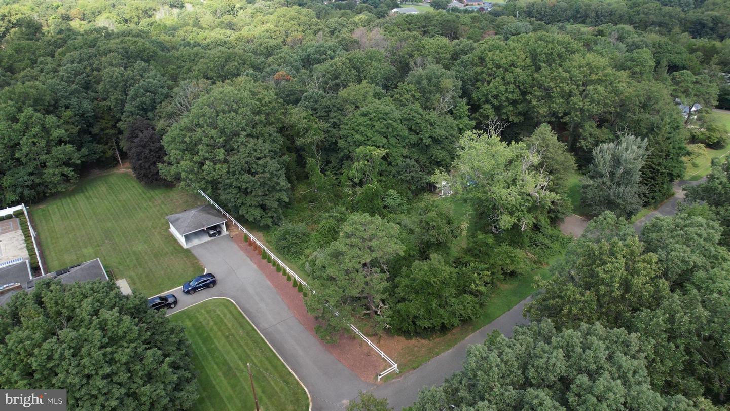 0 Broad Property Photo 16