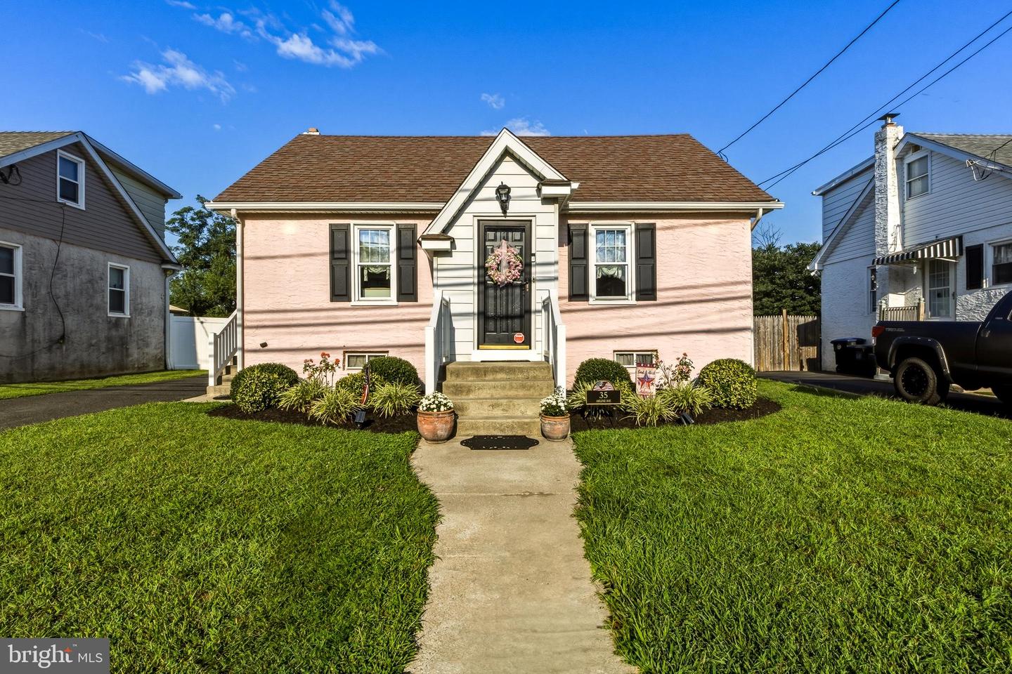 35 ARLINE AVE Property Photo 1