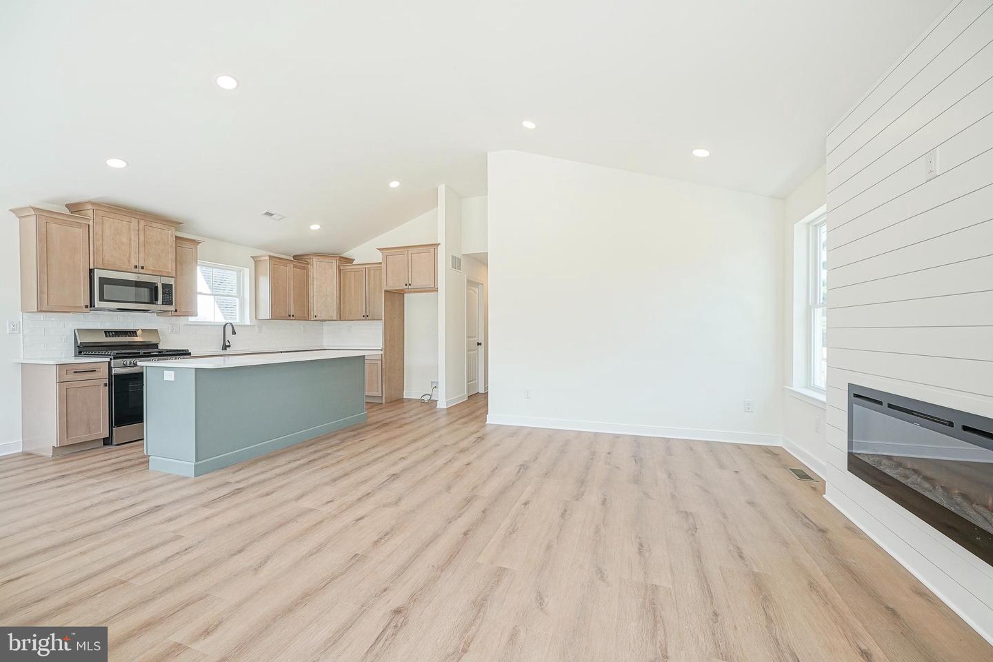 127 Newton Ave Property Photo 3