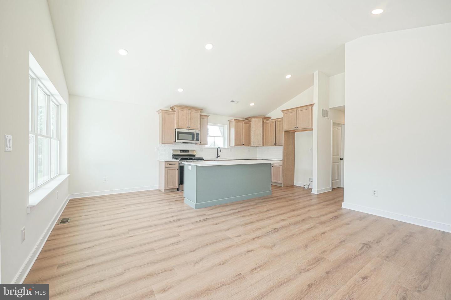127 Newton Ave Property Photo 4