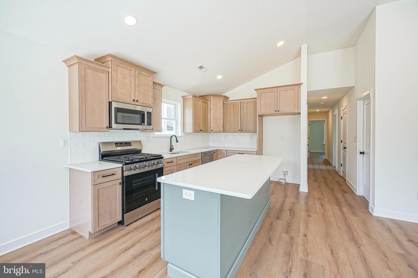 127 Newton Ave Property Photo 7