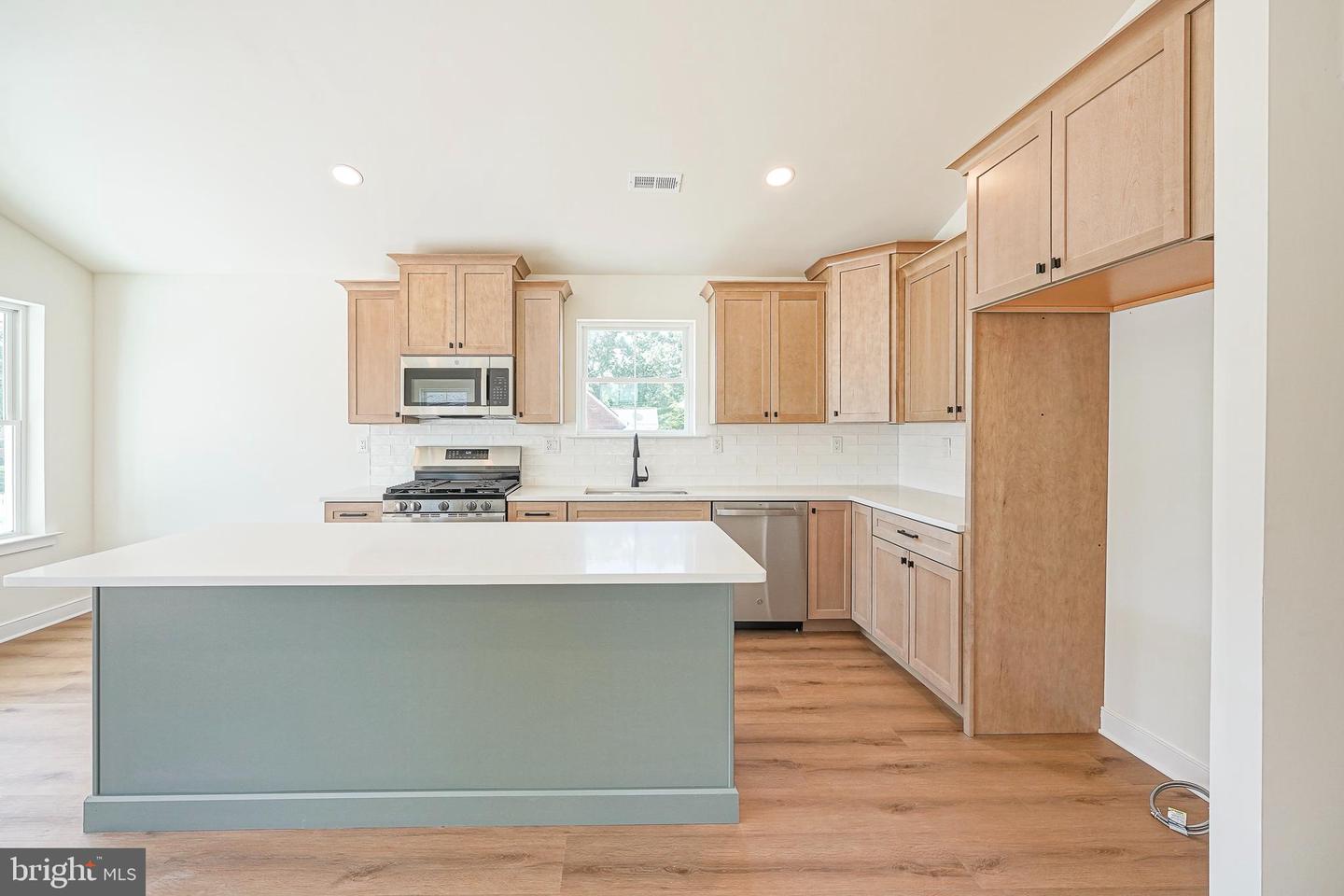 127 Newton Ave Property Photo 8