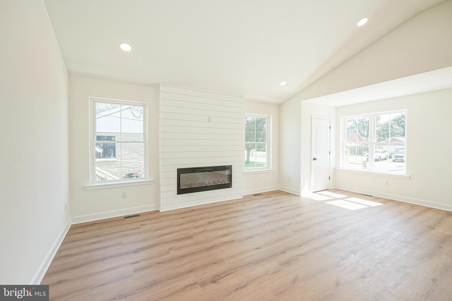 127 Newton Ave Property Photo 10