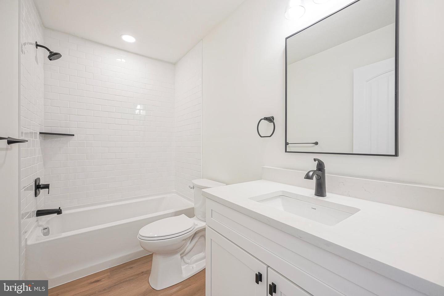 127 Newton Ave Property Photo 12