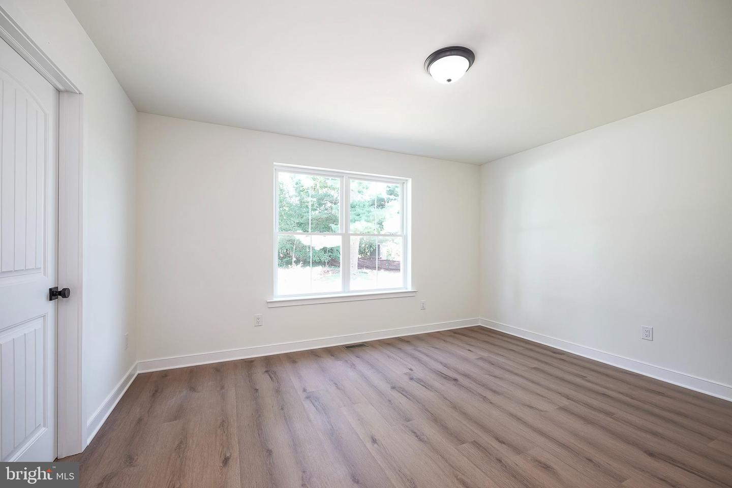 127 Newton Ave Property Photo 16