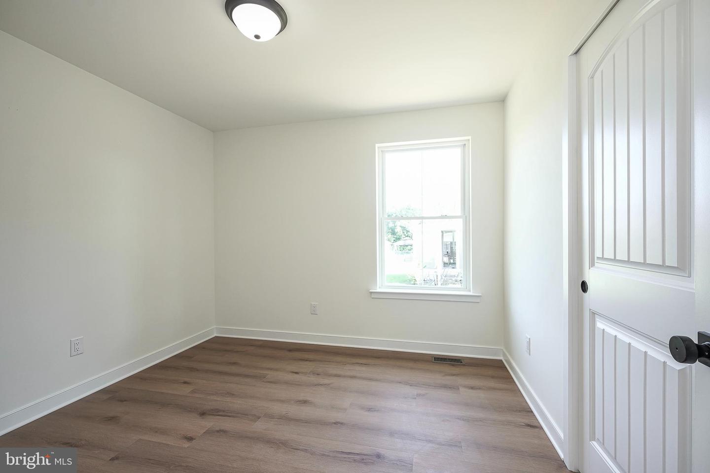 127 Newton Ave Property Photo 23