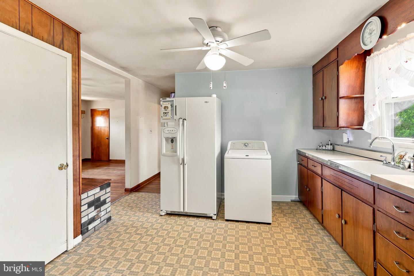 221 Sherwin Rd Property Photo 4