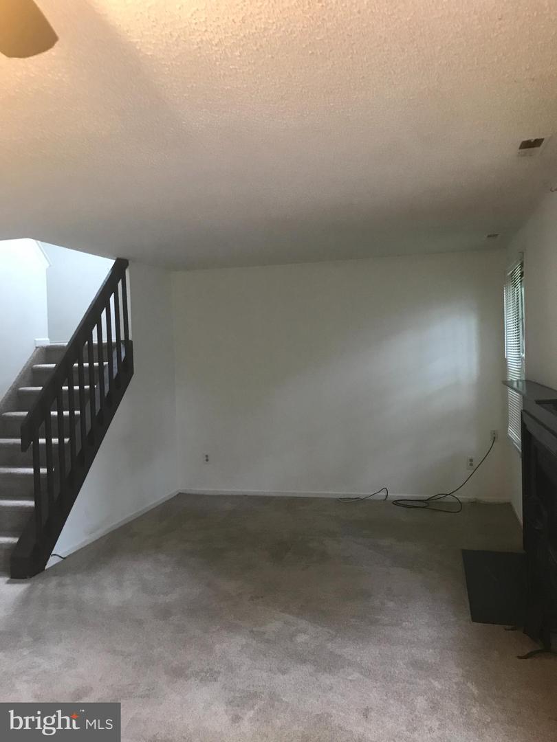 345 Brookdale Blvd Property Photo 4