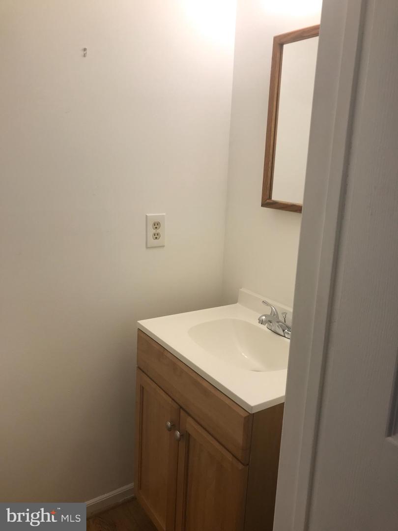 345 Brookdale Blvd Property Photo 7