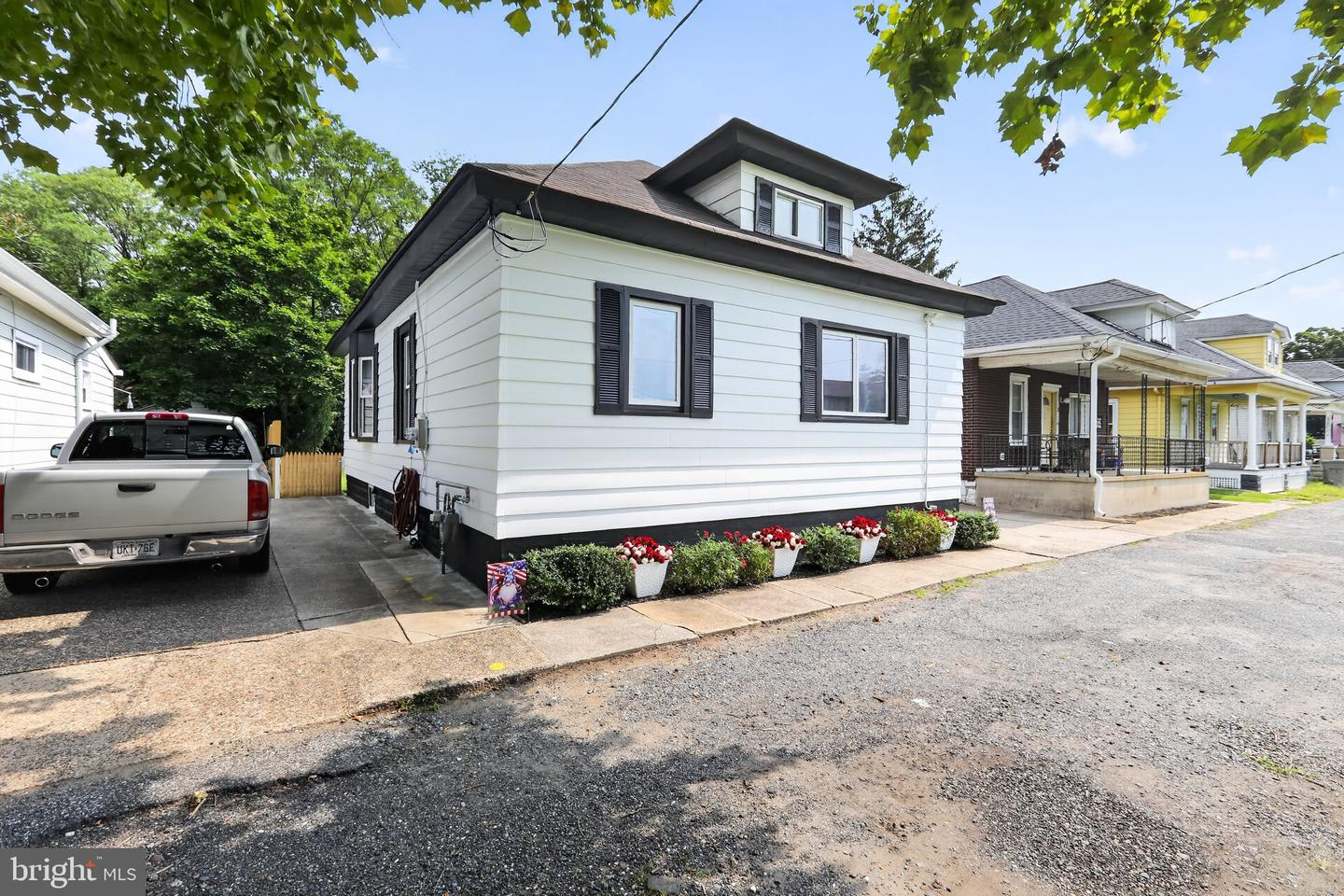 4 Blacks Ter Property Photo 2