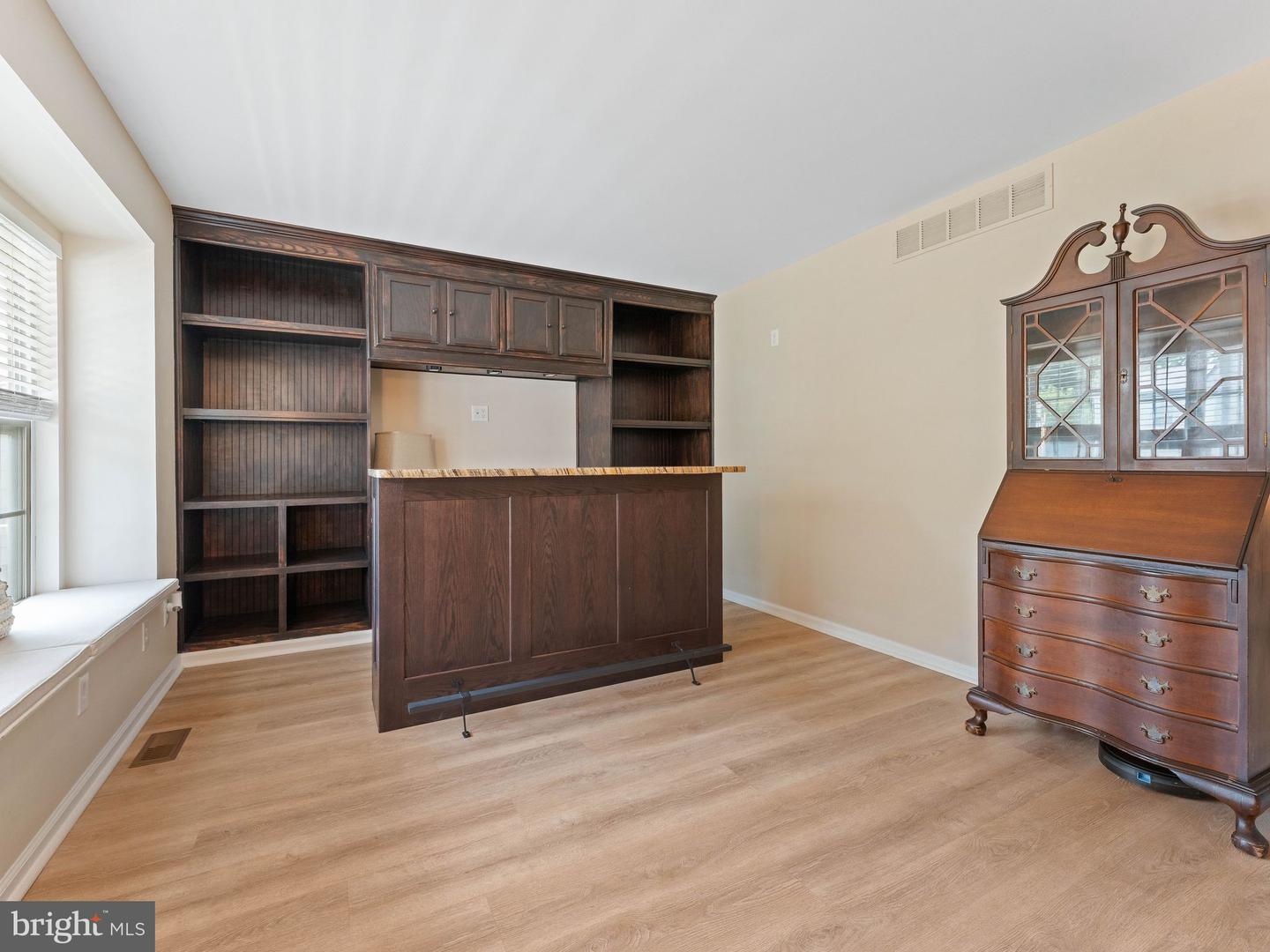 443 Hemlock Ter Property Photo 3