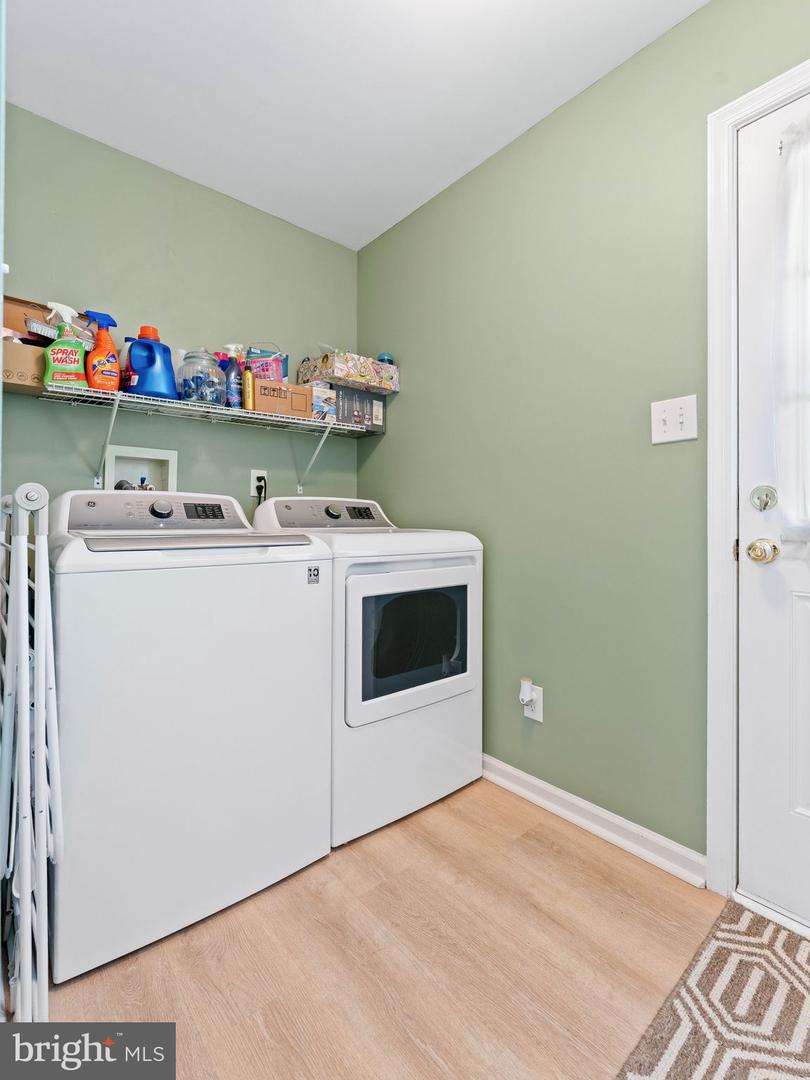443 Hemlock Ter Property Photo 7