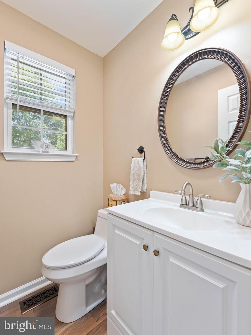 443 Hemlock Ter Property Photo 8