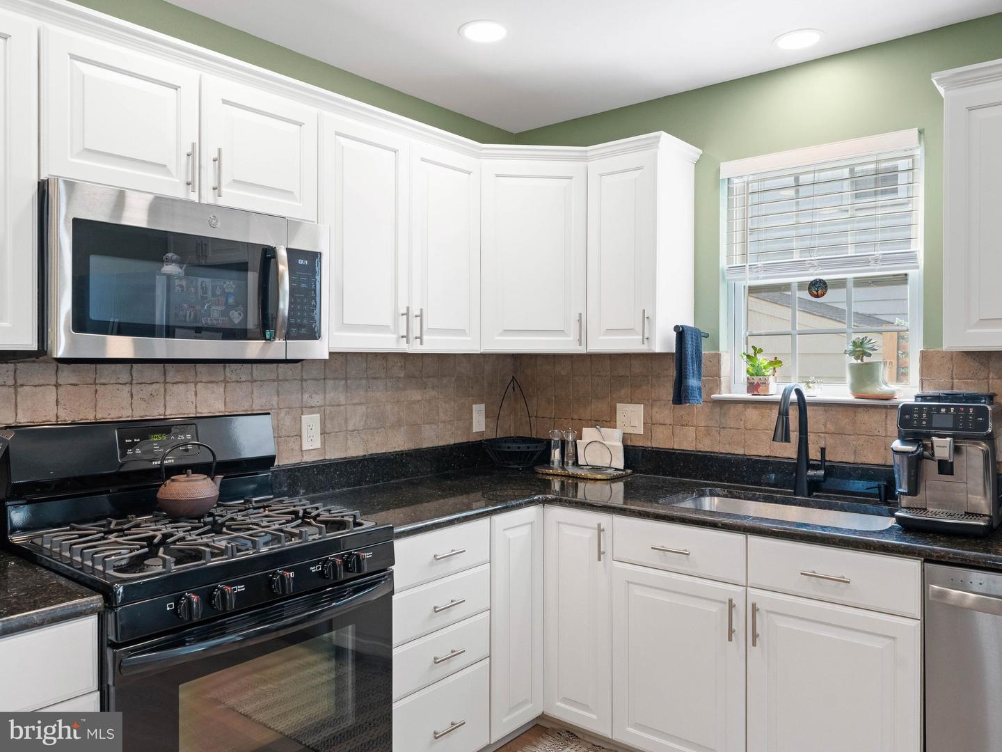 443 Hemlock Ter Property Photo 10