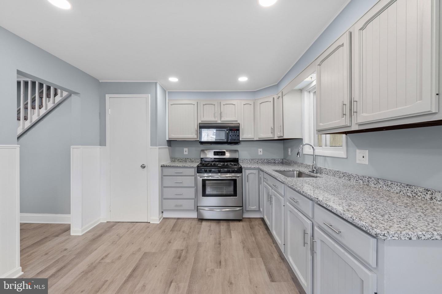 33 Mantua Rd Property Photo 1