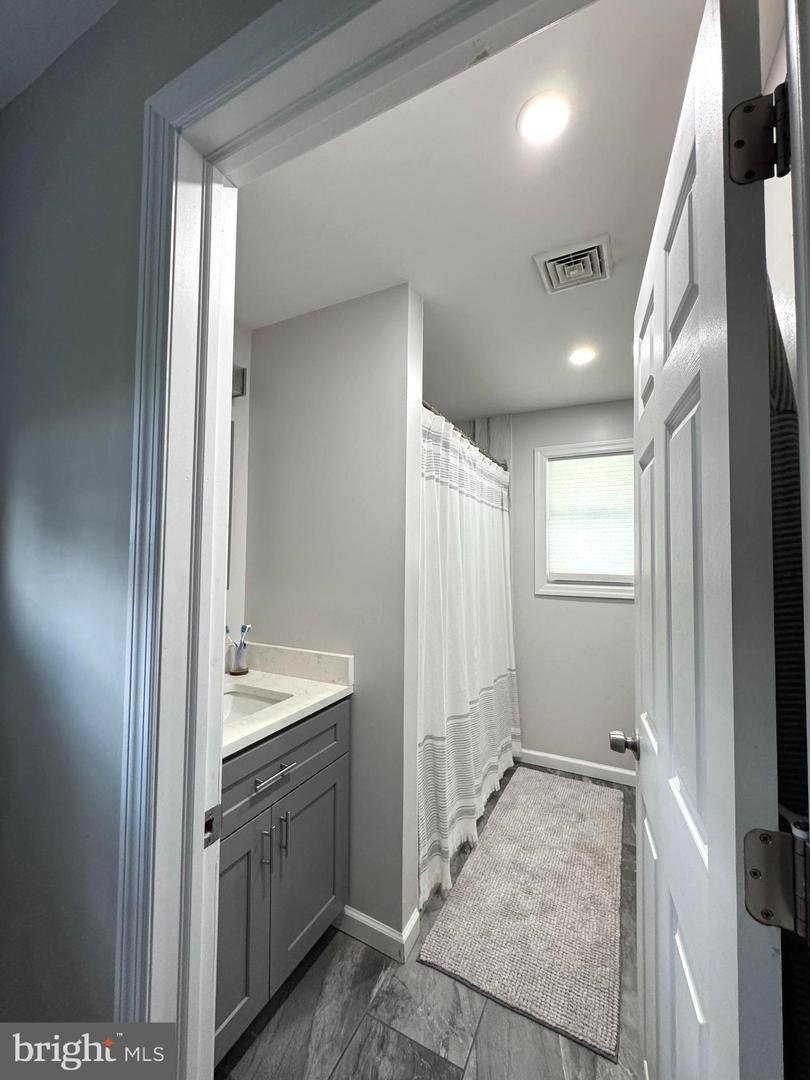 1935 Bellevue Ave Property Photo 21
