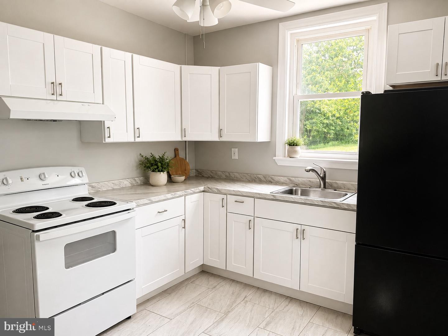 227 N Main St #a Property Photo 6