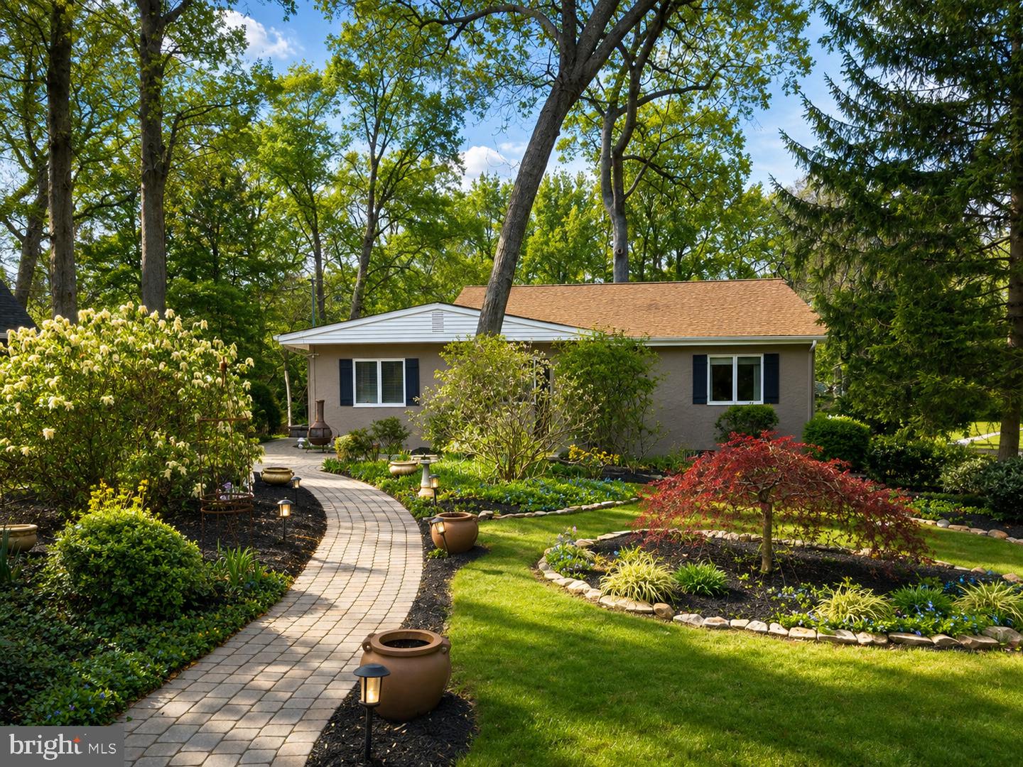 60 Laurel Dr Property Photo 1