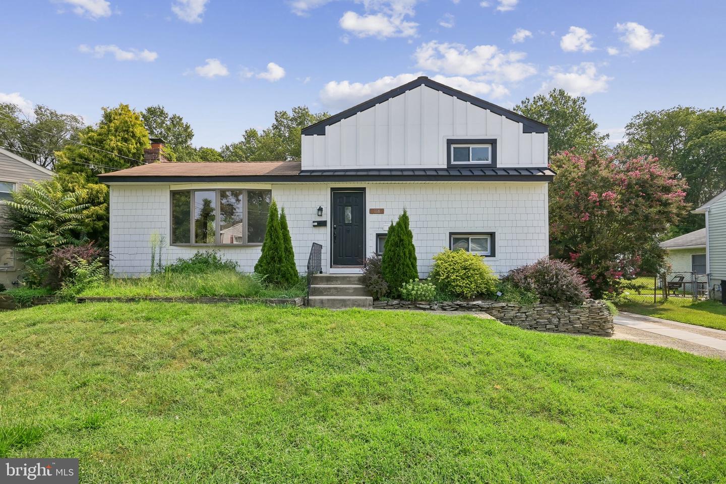 118 SYLVAN TER Property Photo 1