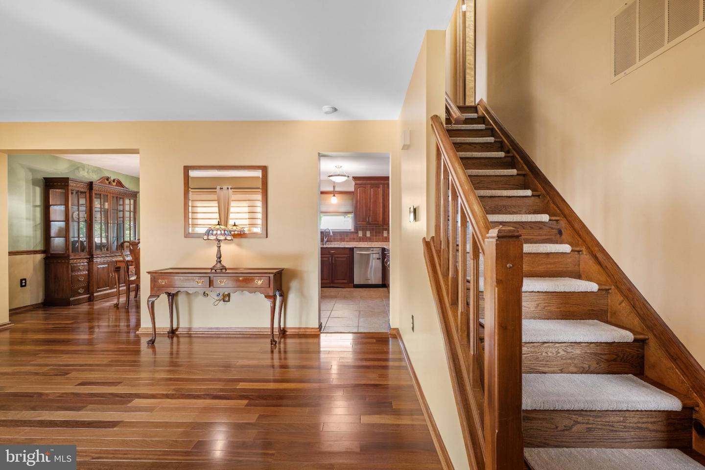 8 Williamsburg Ct Property Photo 4