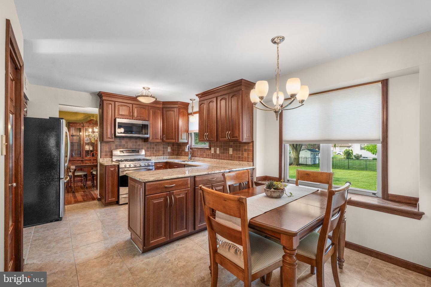 8 Williamsburg Ct Property Photo 6