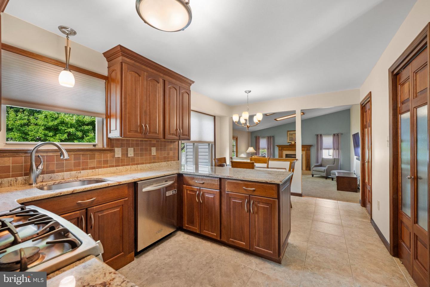 8 Williamsburg Ct Property Photo 8