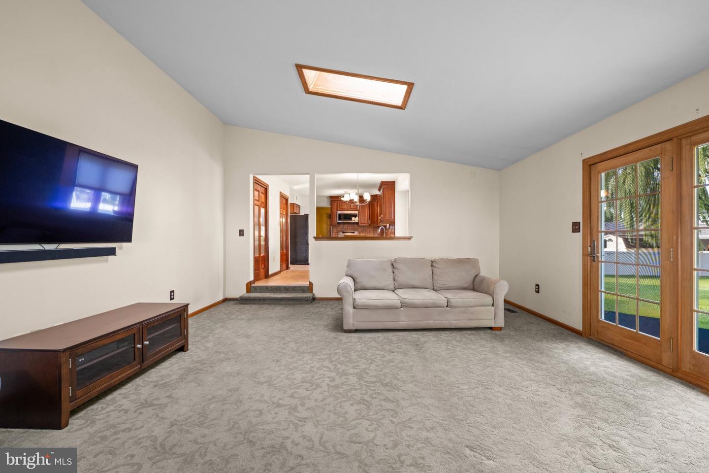 8 Williamsburg Ct Property Photo 13