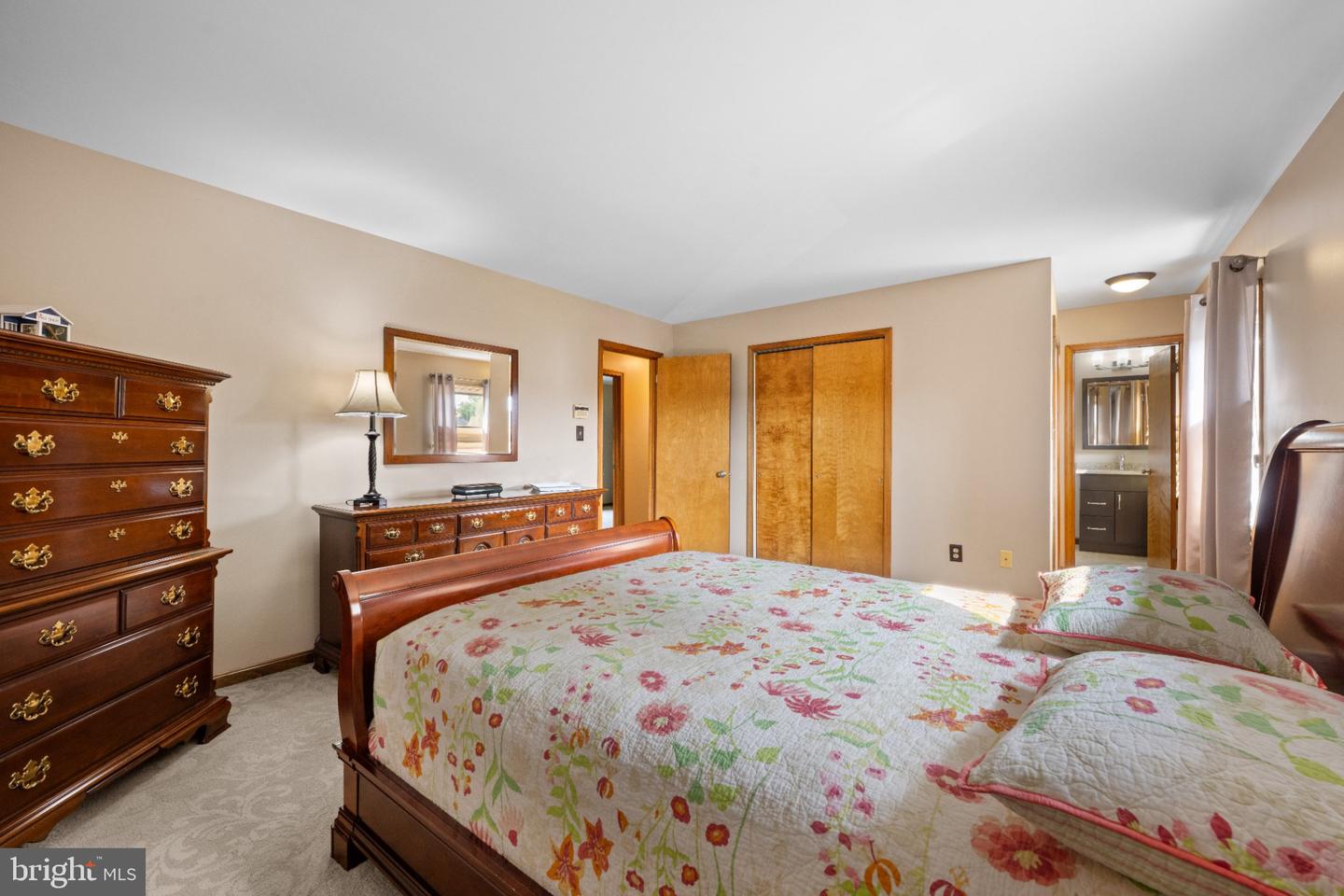 8 Williamsburg Ct Property Photo 15