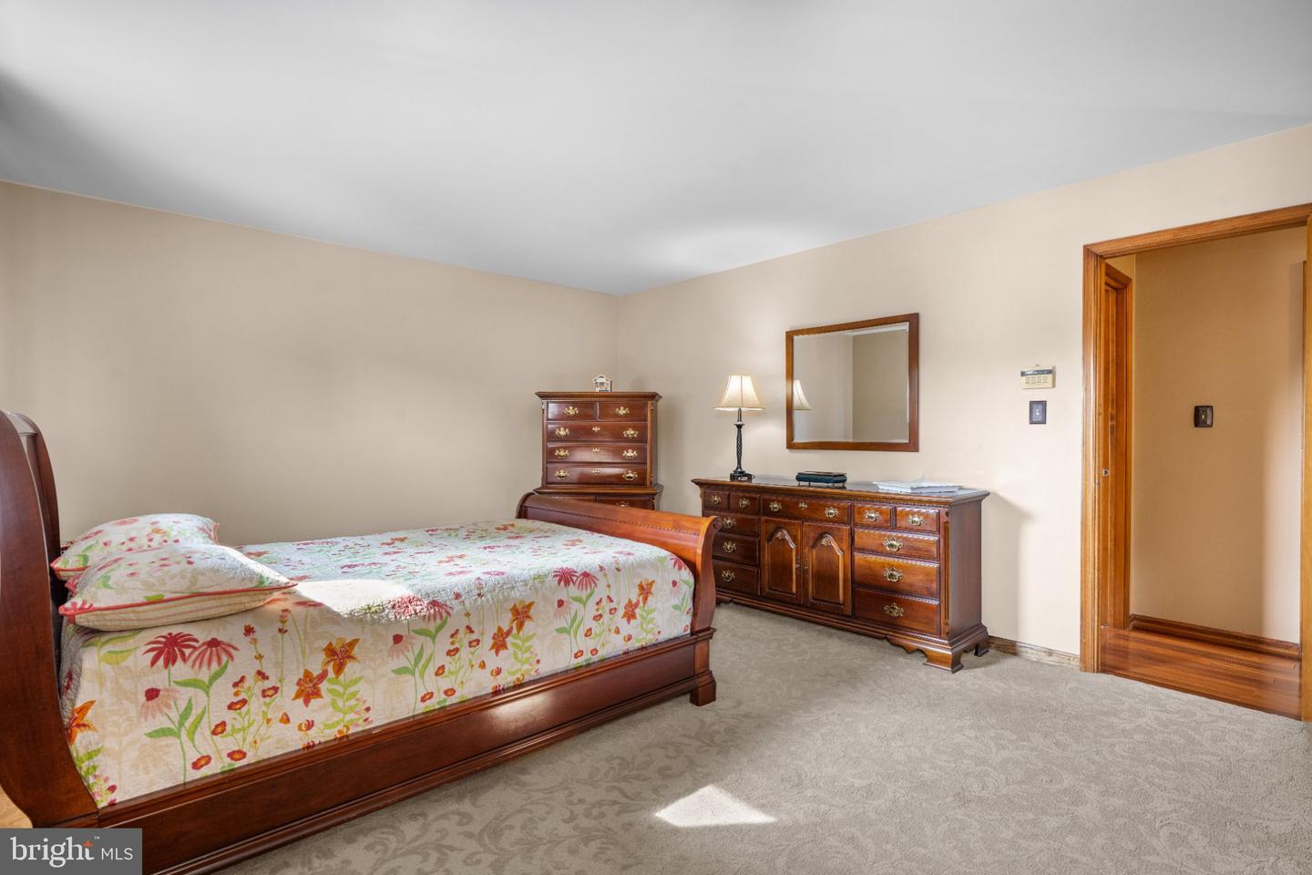 8 Williamsburg Ct Property Photo 16