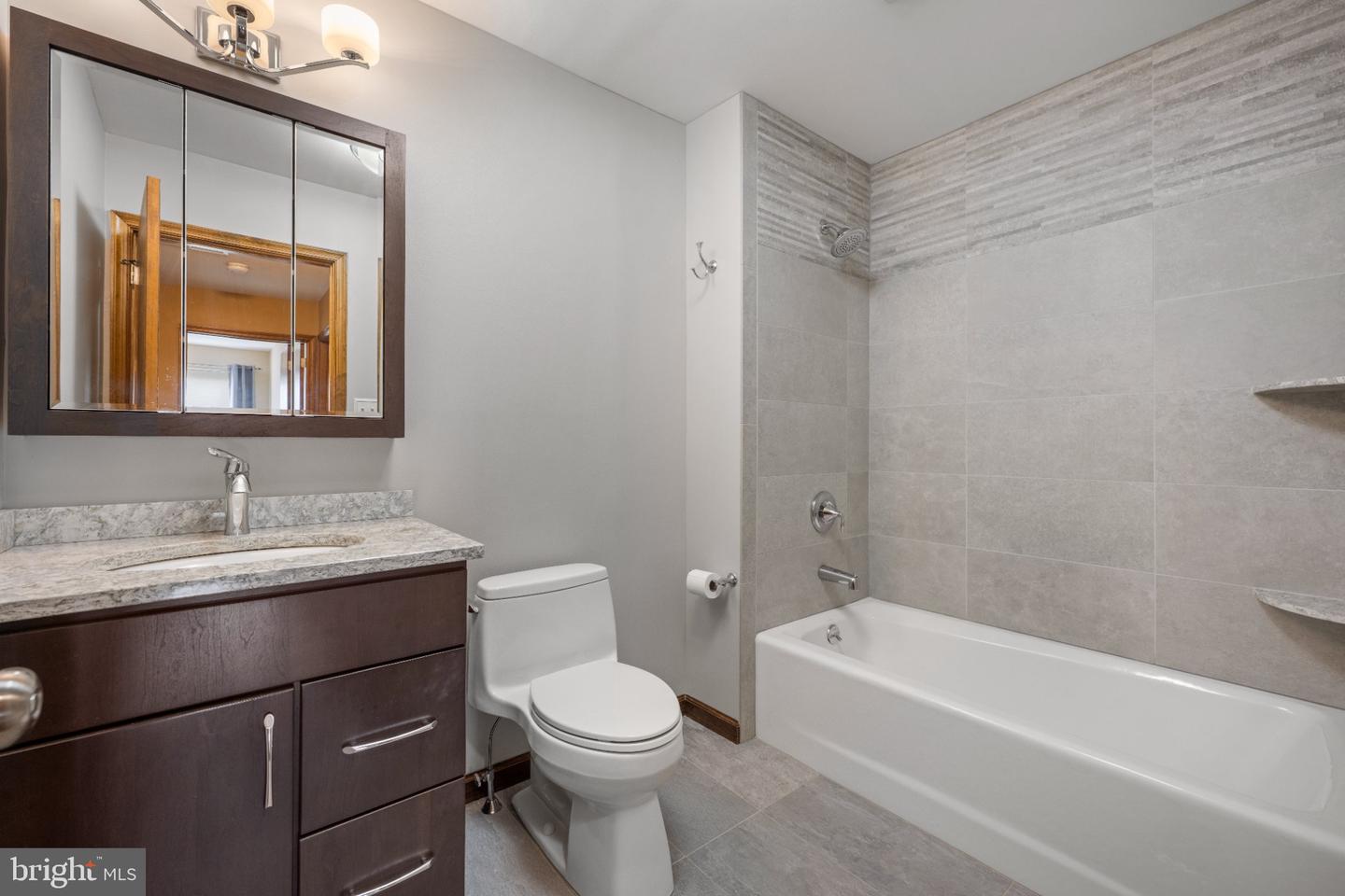 8 Williamsburg Ct Property Photo 21