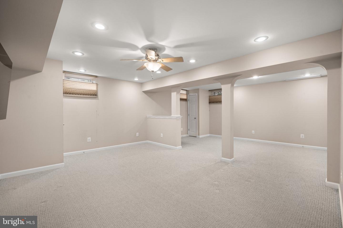 8 Williamsburg Ct Property Photo 22