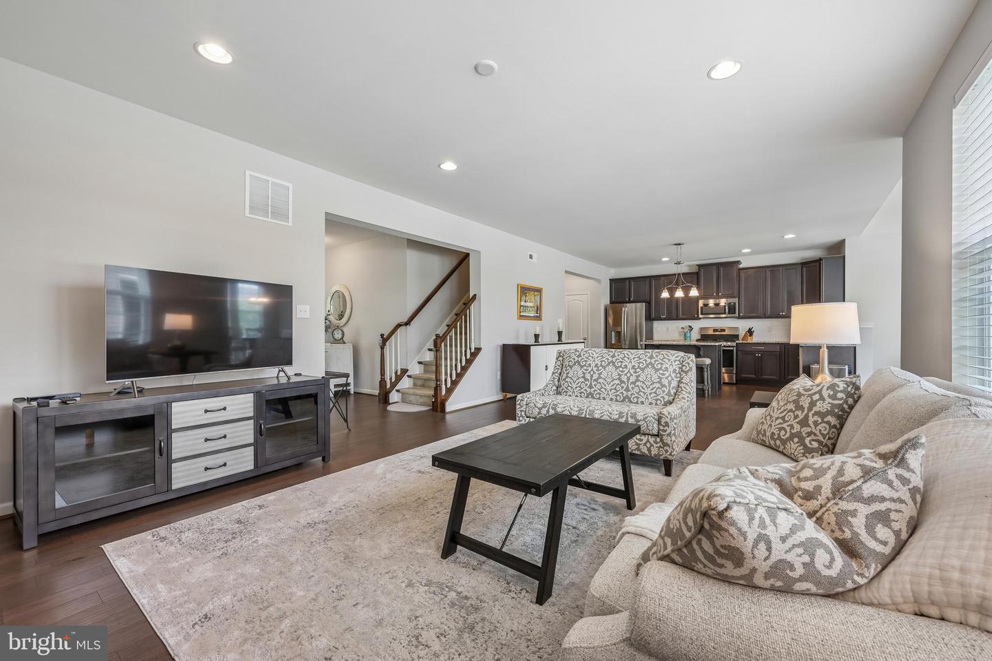 1008 Shira Ct Property Photo 4