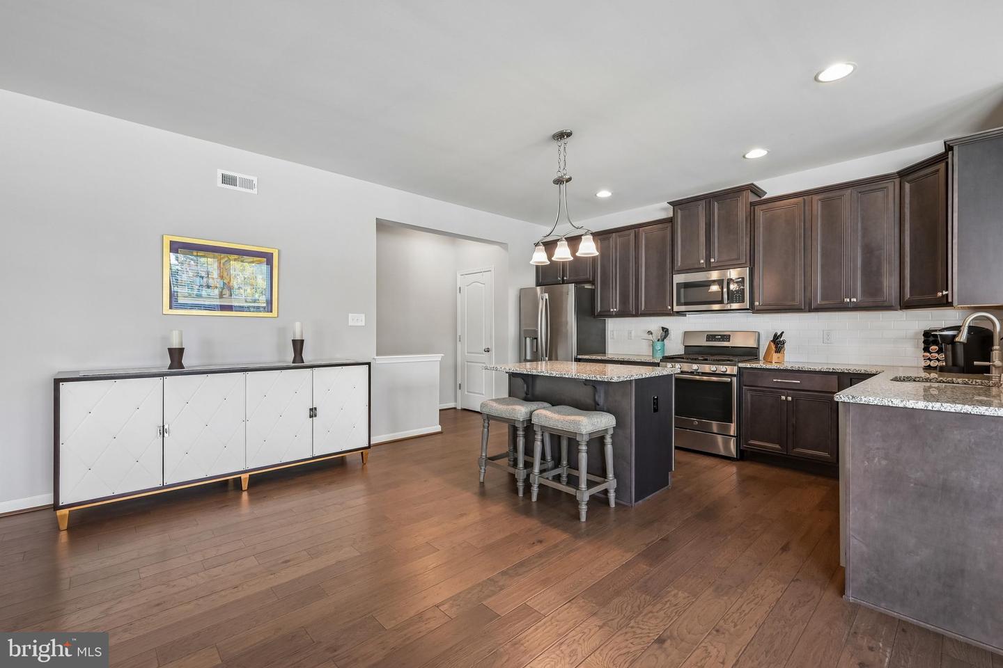 1008 Shira Ct Property Photo 8