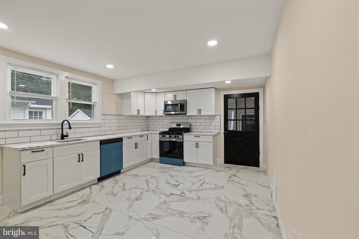 301 University Blvd Property Photo 12