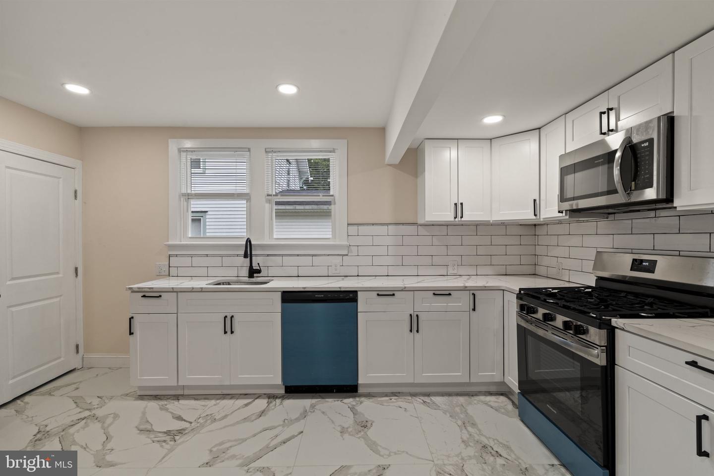 301 University Blvd Property Photo 13