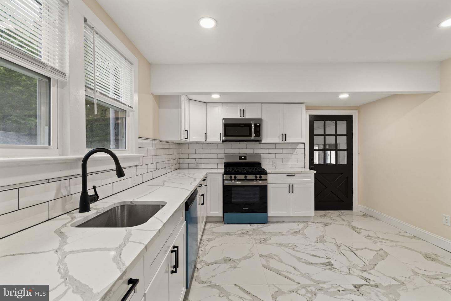 301 University Blvd Property Photo 14