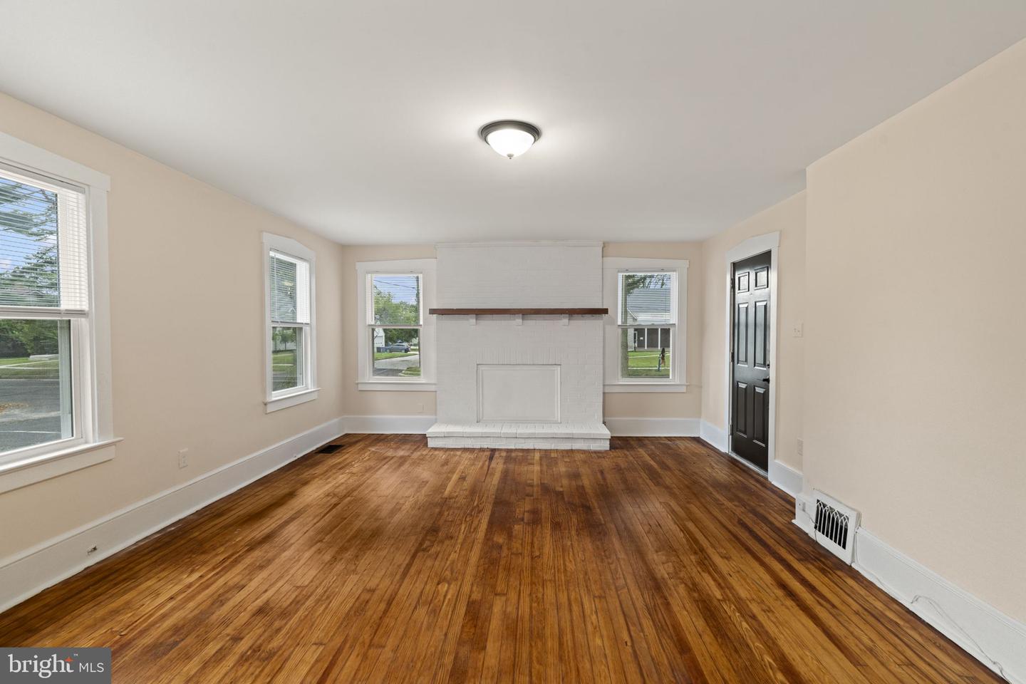 301 University Blvd Property Photo 16